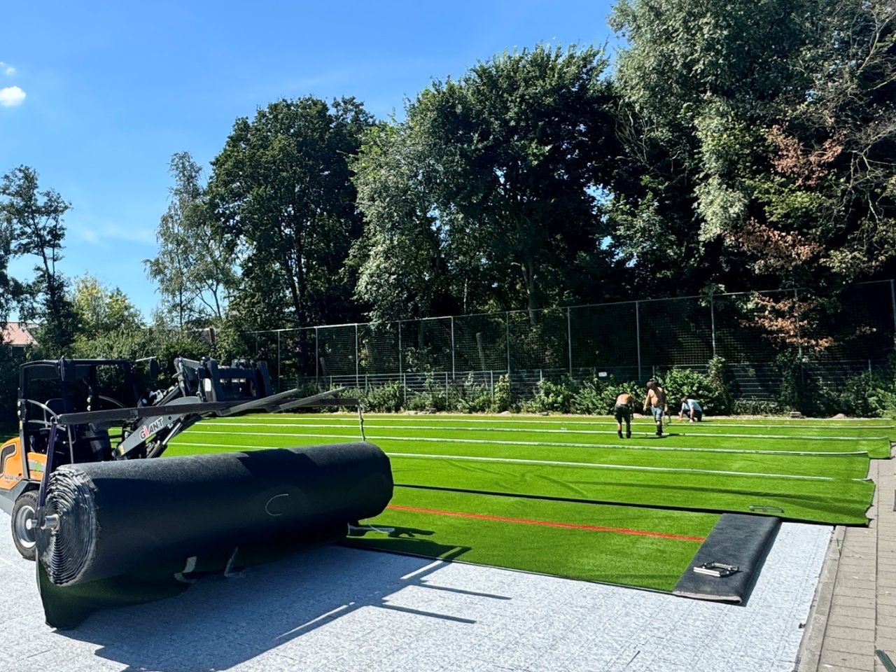 Nieuw kunstgras op veld 4
